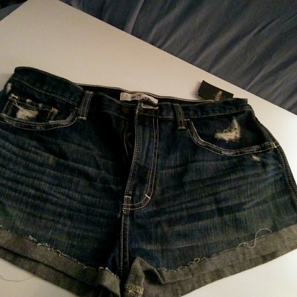 Hollister Distressed Shorts Size 9 - Picture 3 of 8